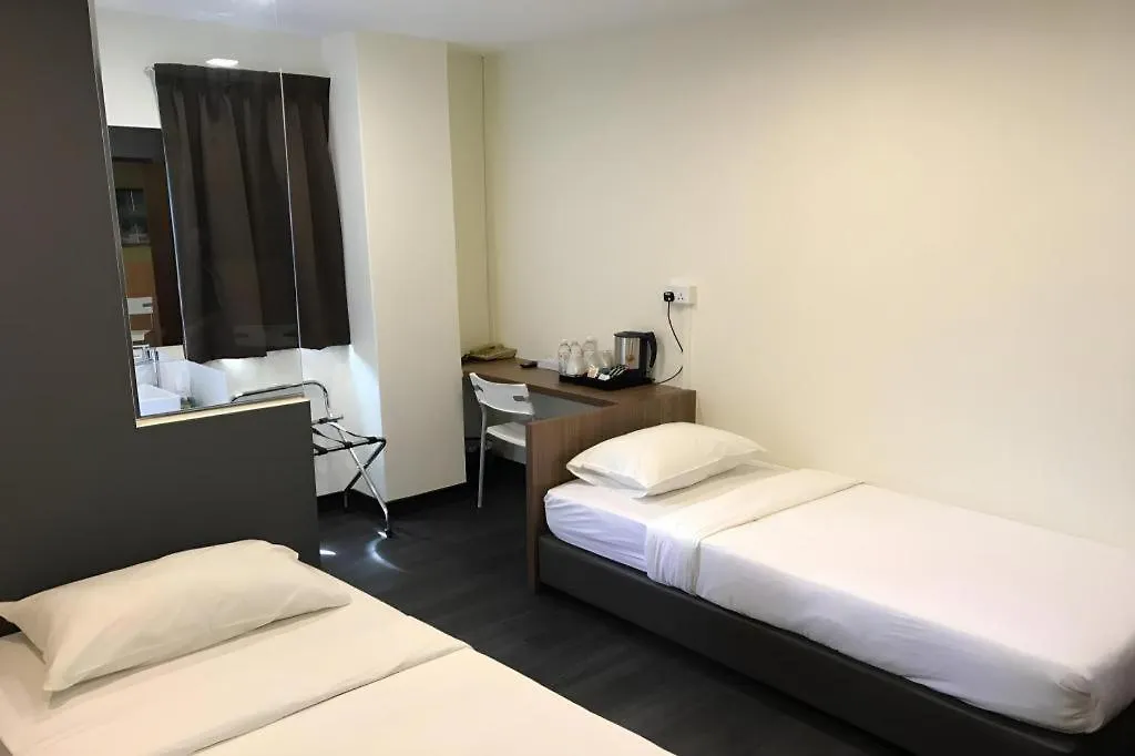 L Hotel @ 51 Desker سنغافورة