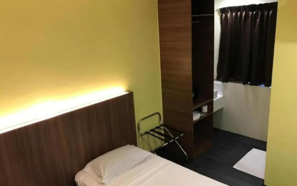 L Hotel @ 51 Desker سنغافورة